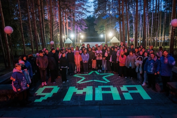 Волонтёры Победы зажгли свет Дня Победы в Кировской области